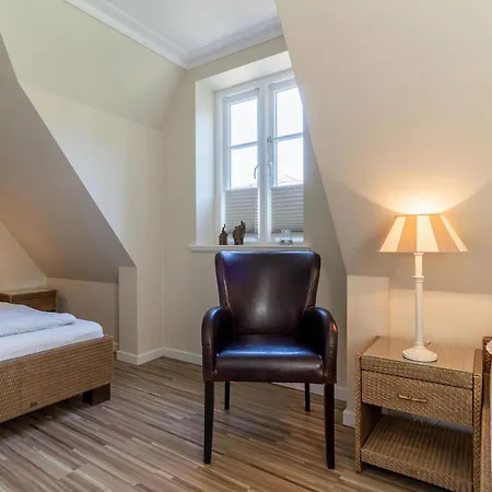 Vakantiehuis Doppelhaushaelfte In Ruhiger Lage, Cleaning Included *