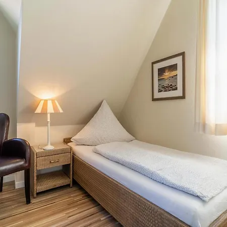 Holiday home Doppelhaushaelfte In Ruhiger Lage, Cleaning Included Bohl