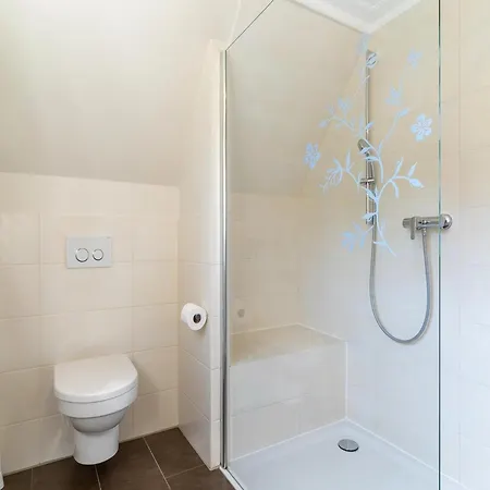 Doppelhaushaelfte In Ruhiger Lage, Cleaning Included * Böhl