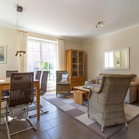 Vakantiehuis Doppelhaushaelfte In Ruhiger Lage, Cleaning Included *
