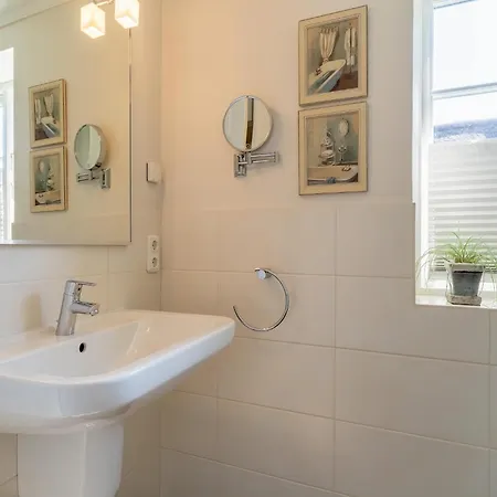 Doppelhaushaelfte In Ruhiger Lage, Cleaning Included Holiday home Bohl