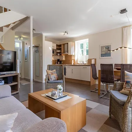 Vakantiehuis Doppelhaushaelfte In Ruhiger Lage, Cleaning Included *